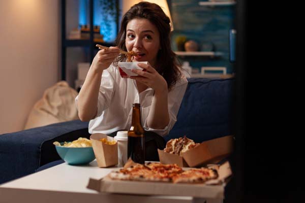 சரியான நேரத்தில் உணவை சாப்பிடாதவரா நீங்கள்? இனி அந்த தவறை செய்யாதீங்க | Irregular Meal Timing These Health Issue Start சரியான நேரத்தில் உணவை சாப்பிடாதவரா நீங்கள்? இனி அந்த தவறை செய்யாதீங்க | Irregular Meal Timing These Health Issue Start