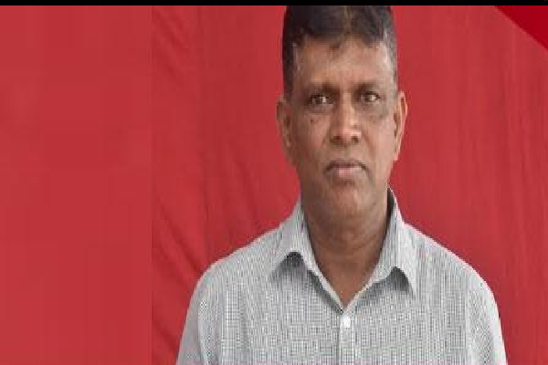 வீதியை கடக்க முற்பட்ட ஆங்கில ஆசிரியருக்கு நேர்ந்த துயரம் | Teacher Killed In Sand Tipper