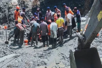 வெளிநாடொன்றில் இடிந்து விழுந்த சுரங்கம்: 15 பேர் பரிதாபமாக உயிரிழப்பு!