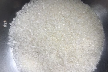 வவுனியாவில் சீனியுடன் ரவை கலந்து விற்பனை என குற்றச்சாட்டு