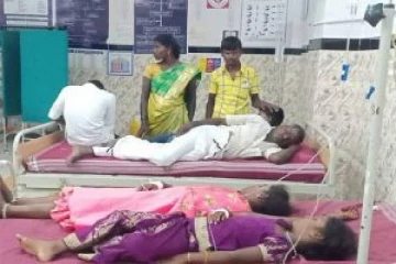 காதணி விழாவுக்கு சென்ற 32 பேர் மருத்துவமனையில் அனுமதி