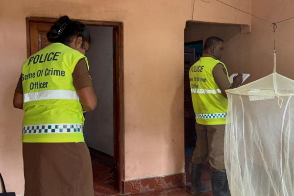 தமிழர் பகுதியில் கோடாரியால் மனைவியை தாக்கிவிட்டு உயிரை மாய்த்த கணவன் | Husband Kills Wife By Attacking Her With An Axe தமிழர் பகுதியில் கோடாரியால் மனைவியை தாக்கிவிட்டு உயிரை மாய்த்த கணவன் | Husband Kills Wife By Attacking Her With An Axe