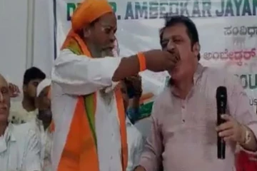 தலித் தலைவரின் வாயிலிருந்து உணவை எடுத்து சாப்பிட்ட எம்எல்ஏ - நெகிழ்ச்சி சம்பவம்!