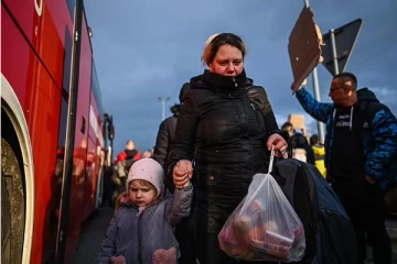 எப்போது முடிவுக்கு வருமோ? அண்டை நாடுகளில் அகதிகளாக தஞ்சம் அடைந்த உக்ரைன் மக்கள்