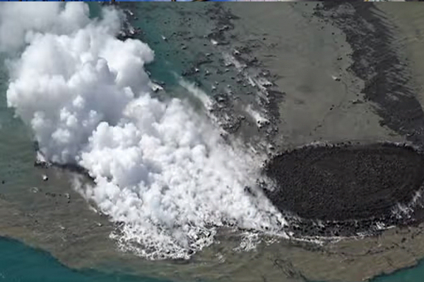 ஜப்பானில் எரிமலை வெடிப்பால் புதிய தீவு உருவாக்கம் | New Island Appearance Volcanic Eruptions In Japan