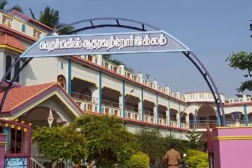 பெண் ஊழியருடன் தனிமையில் இருந்த பாதிரியார்! நேரில் பார்த்த சமையல்கார பெண்ணுக்கு நேர்ந்த நிலை.. தமிழகத்தில் அதிர்ச்சி சம்பவம்