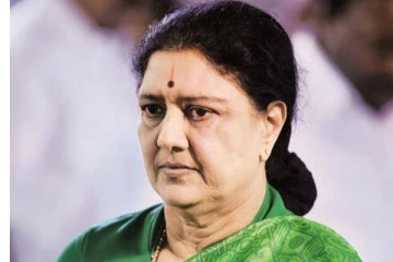 ஜெயலலிதா நினைவிடத்திற்கு மரியாதை செலுத்த புறப்பட்டார் சசிகலா!