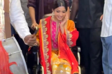 வீல் சேரில் வந்த ராஷ்மிகா... உதவிய ஹீரோ! வைரலாகும் வீடியோ