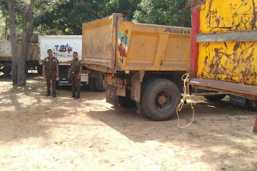 கிளிநொச்சியில் சட்டவிரோத செயலில் ஈடுபட்ட நால்வர் கைது (PHOTOS)