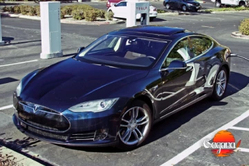 වීරයාට වැරදුණාද? - ටෙස්ලාට ඩොලර් මිලියන 242ක දඩයක්