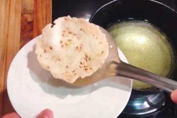 இனி அப்பளம் கடையில் வாங்க வேண்டாம்... வீட்டிலேயே சுவையான அரிசி அப்பளம் செய்யலாம்?