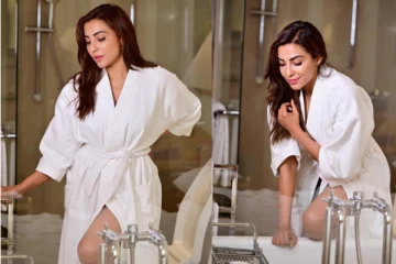 குளியல் உடையில் நடிகை பார்வதி நாயர் எடுத்த போட்டோஷூட்