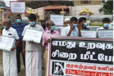 தமிழ் அரசியல் கைதிகளின் விடுதலையை வலியுறுத்தி யாழில் அணிதிரண்டு போராட்டம்