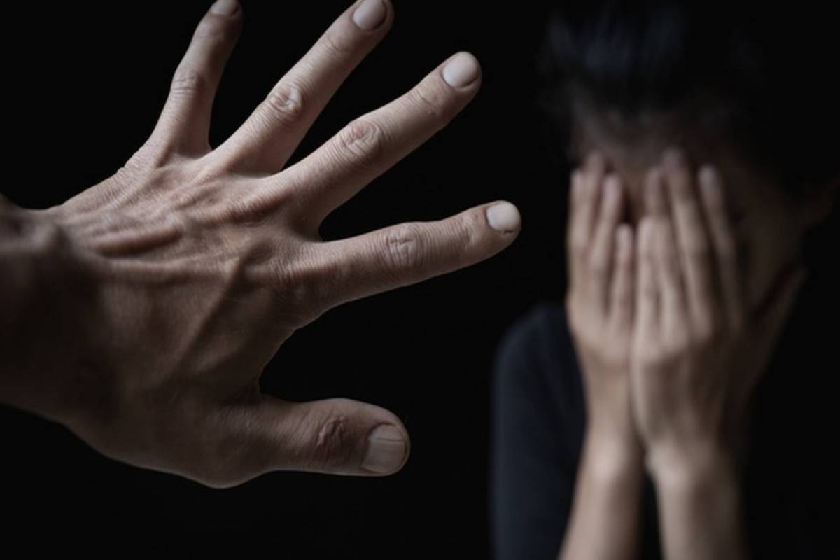 மாணவர்களுக்கு பாலியல் தொல்லை கொடுத்த சுகாதார பரிசோதகர் கைது | Health Inspect Arrested Sexually Harassing Student