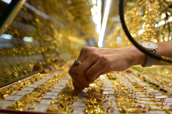 சட்டவிரோத தங்கம் இறக்குமதி; 5 நிறுவனங்களுக்கு அபராதம்! | Import Of Illegal Gold 5 Companies Fined