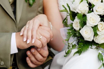 திருமணம் முடிந்து வீடு திரும்பிய புதுமண தம்பதியினருக்கு நேர்ந்த விபரீதம்