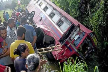 70 பயணிகளுடன் சென்ற பேருந்து விபத்து; பயணிகள் நிலை என்ன?