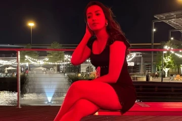 நடிகை கேத்ரின் தெரசா ஷார்ட் உடையில் கிளாமர் புகைப்படங்கள்