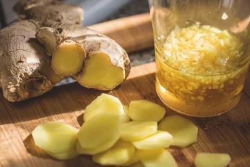 டீ-யில் இஞ்சி போட்டு குடித்தால் என்ன நடக்கும் தெரியுமா?