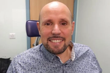 உலகிலேயே முதல் முறையாக '3D Printed' கண் பொருத்தப்பட்ட பிரித்தானியர்!