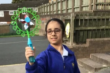 பாடசாலையில் விளையாடிக் கொண்டிருந்த சிறுமி குடியிருப்பில் சடலமாக மீட்பு: பிரித்தானியாவில் சம்பவம்