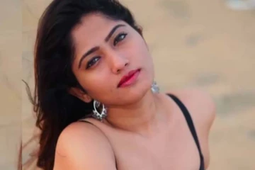 மஞ்சள் உடையில் இப்படியொரு கவர்ச்சியா? பிக்பாஸ் ஜுலி வெளியிட்ட புகைப்படம்