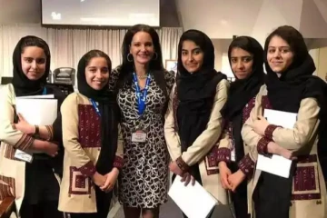 தாலிபான்களின் கண்ணில் மண்ணை தூவி.. அமெரிக்க பெண் செய்த துணிச்சலான காரியம்! குவியும் பாராட்டுகள்