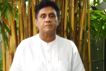 විපක්ෂ නායකතුමා ජනතාවගෙන් හා ආරක්ෂක අංශ වලින් හදිසියේම ඉල්ලන දේ...(PHOTO)