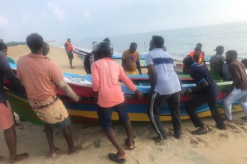 முல்லைத்தீவு கடலில் சட்டவிரோத கடற்தொழிலில் ஈடுபட்ட 9 பேர் கைது - செய்திகளின் தொகுப்பு