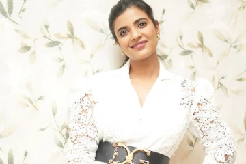 அழகிய உடையில் ஐஸ்வர்யா ராஜேஷ் லேட்டஸ்ட் போட்டோஷூட்