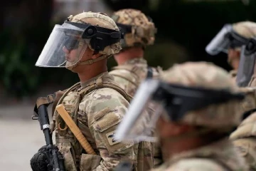 புலம்பெயர் மக்கள் குற்றவாளிகள் அல்ல... ட்ரம்பின் நடவடிக்கைக்கு எதிராக அண்டை நாட்டின் ஜனாதிபதி