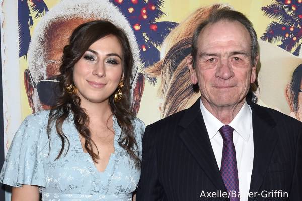 பிரபல நடிகர் மகள் ஹொட்டல் அறையில் சடலமாக மீட்கப்பட்ட விவகாரம்: சமீபத்திய தகவல் | Tommy Lee Jones Daughter Victoria Dies In Hotel