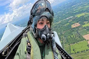 போர் விமானத்தை தனியாக இயக்கி உலக சாதனை படைத்தாய்லாந்து ராணி சுதிடா