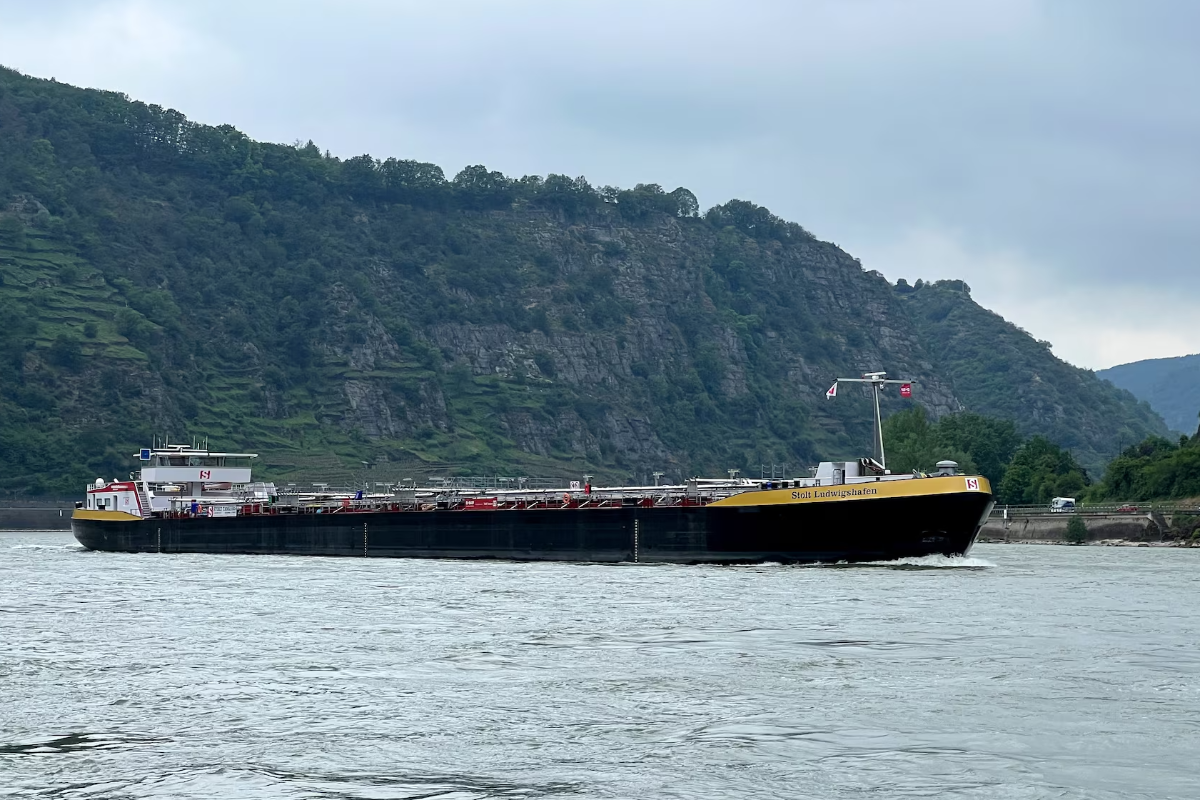 நதியில் வெள்ளம் குறைந்ததால் ஜேர்மனியில் உருவாகியுள்ள பிரச்சினை | Low Water Hampers Rhine River Shipping Germany