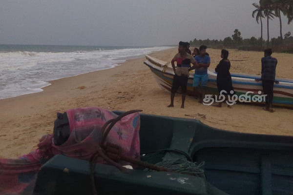 முல்லைத்தீவில் கடலில் குளிக்க சென்ற இளம் குடும்பஸ்தர் மாயம் | A Young Family Member Who Bathed In The Sea Died