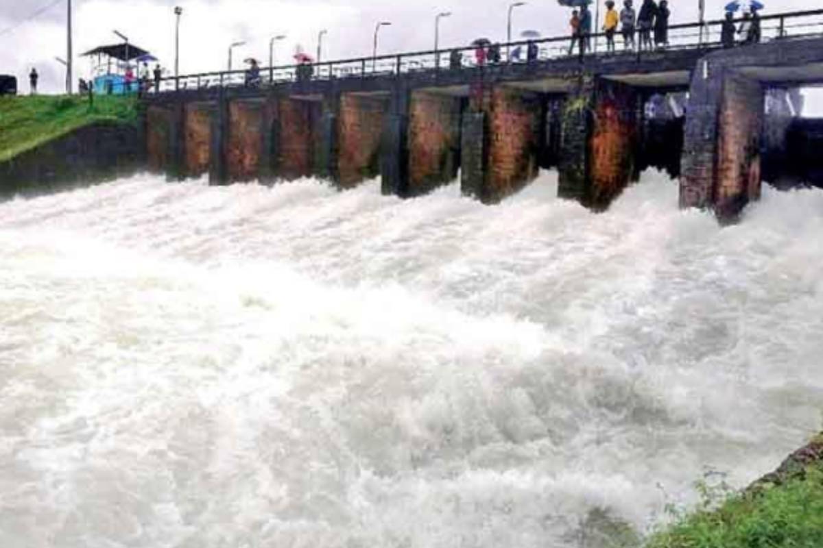 நாட்டில் பெய்து வரும் கன மழை ; வான் பாயும் நீர்த்தேக்கங்கள் தொடர்பில் அறிவிப்பு | Heavy Rains Across Country Overflowing Reservoirs