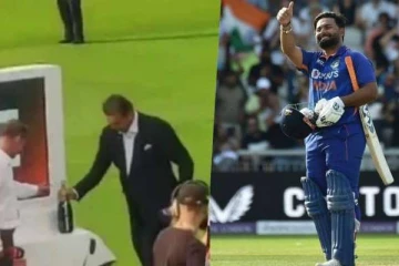 மைதானத்தில் ரிஷப் பண்ட் செய்த காரியம்..திகைத்துப்போன ரவிசாஸ்திரி! வைரலாகும் வீடியோ