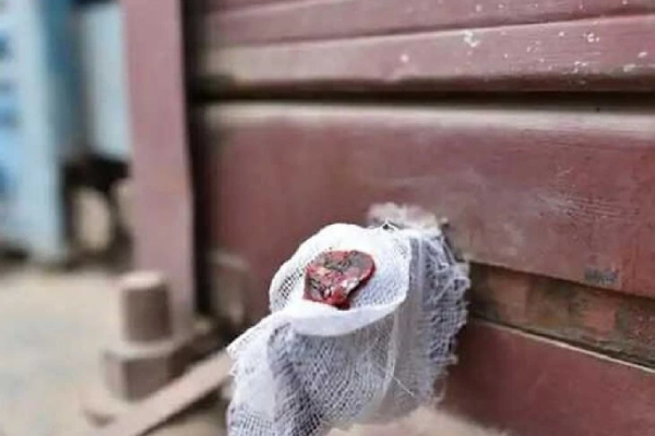 ஊர்காவற்துறையில் கடைகளுக்கு தண்டப்பணம் - கடைகள் சீல் வைப்பு | Fine Imposed On Shops In Kayts Shops Sealed