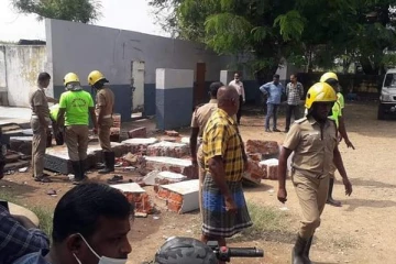 பாடசாலை கட்டடம் இடிந்து வீழ்ந்து மூன்று மாணவர்கள் பலி! சோகத்தில் உறவினர்கள்