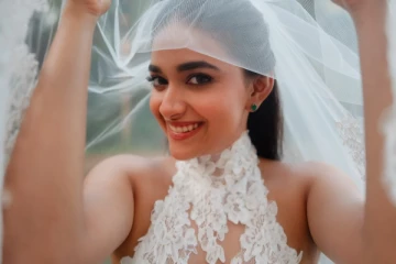 திருமண போட்டோக்களை வெளியிட்ட கீர்த்தி சுரேஷ்! அழகிய ஸ்டில்கள்