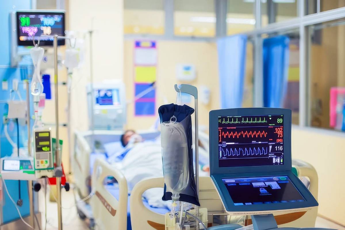 மாணவர்களுக்கிடையே மோதல் - திடீரென வாந்தி எடுத்து உயிரிழந்த மாணவன் | One Killed In Clash Between Two Students