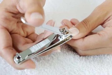 இரவில் நகம் வெட்ட, துணி தைக்கக் கூடாது ஏன்? நஷ்டம் உங்களுக்குத்தான்