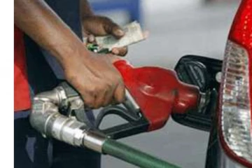 ඉන්ධන පිරවුම්හලක් හිටපු ඇමතිගේ මැර කල්ලියක් අතට... ? පොලීසියත් ගණන් නොගනි..