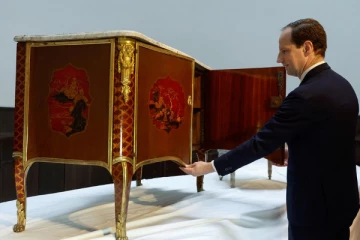 ஏலத்திற்கு வரும் ராணியின் 250 ஆண்டு பழமையான பொருட்கள்!