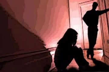 பாலியல் தொழிலில் 10 வயது சிறுமி - ஆண் நண்பருக்கு தாயே உடந்தையாக இருந்த கொடூரம்!