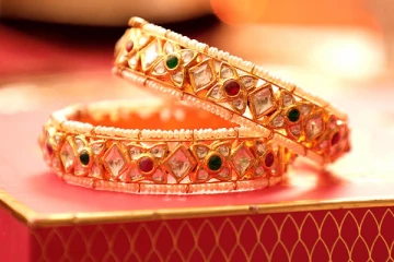 இரக்கம் காட்டிய தங்கம் விலை - இல்லத்தரசிகள் ஹேப்பி!