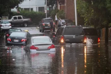 பிரபல நாட்டில் 45 நிமிடத்தில் கொட்டித்தீர்த்த கனமழை! 3 பேர் உயிரிழப்பு