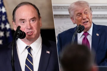 அமெரிக்க கடற்படைச் செயலாளர் ஜோன் ஃபீலன் பதவி நீக்கம் : பென்டகன் அறிவிப்பு