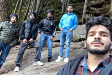 தலைப்பாகையால் 5 இளைஞர்களின் துணிச்சல்... கௌரவித்த கனேடிய பொலிஸ்