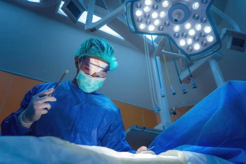 இந்தியா வந்த அமெரிக்க பெண் ; உடலை பரிசோதித்த மருத்துவர்களுக்கு காத்திருந்த  அதிர்ச்சி